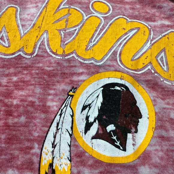 Washington Redskins T-shirt V-neck Women’s SM Commanders Lightweight Soft Vtg - Picture 5 of 7